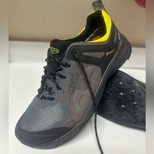 KEEN Men's Gray and Black Shoes  Waterproof Hiking Shoes sz 13 been worn once
